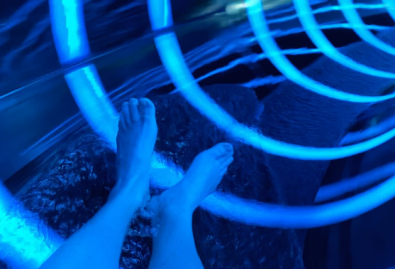 Toboggan aquatube lumineux - Les plaisirs de la glisse aquatique en famille