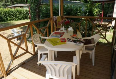 salon-de-jardin.jpg - ᐃ DOMAINE DES CHENES VERTS **** : Campsite France Dordogne