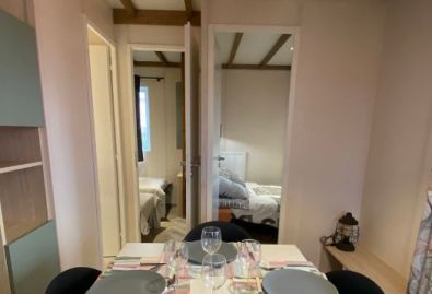 chalet-prestige-castelnaud-4pers-vue-chambres.jpg - ᐃ DOMAINE DES CHENES VERTS **** : Camping Dordogne