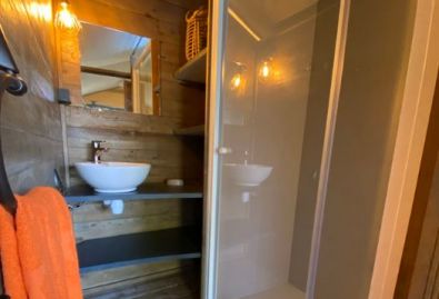 sunlodge-bergerac-salle-de-bain.jpg - ᐃ DOMAINE DES CHENES VERTS **** : Campsite France Dordogne