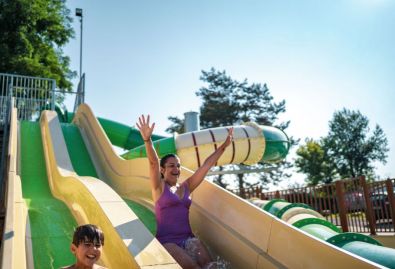 Toboggans aquatiques - Descentes en famille en Dordogne