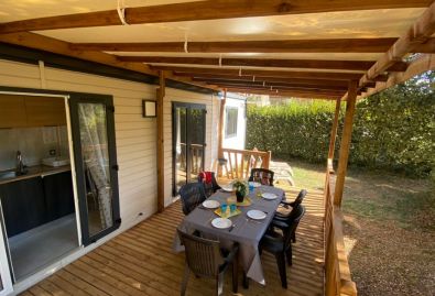 cottage sarlat terrasse.jpg - ᐃ DOMAINE DES CHENES VERTS **** : Campsite France Dordogne