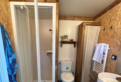 Douche et wc privés - Etre tranquille au camping en famille