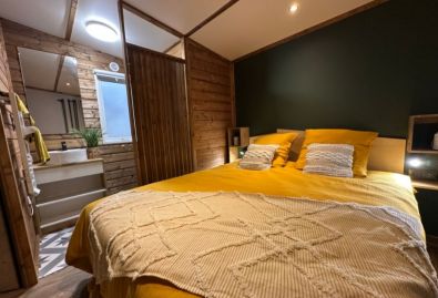 location-cottage-perigueux-suite-parentale-premium.jpg - ᐃ DOMAINE DES CHENES VERTS **** : Campsite France Dordogne